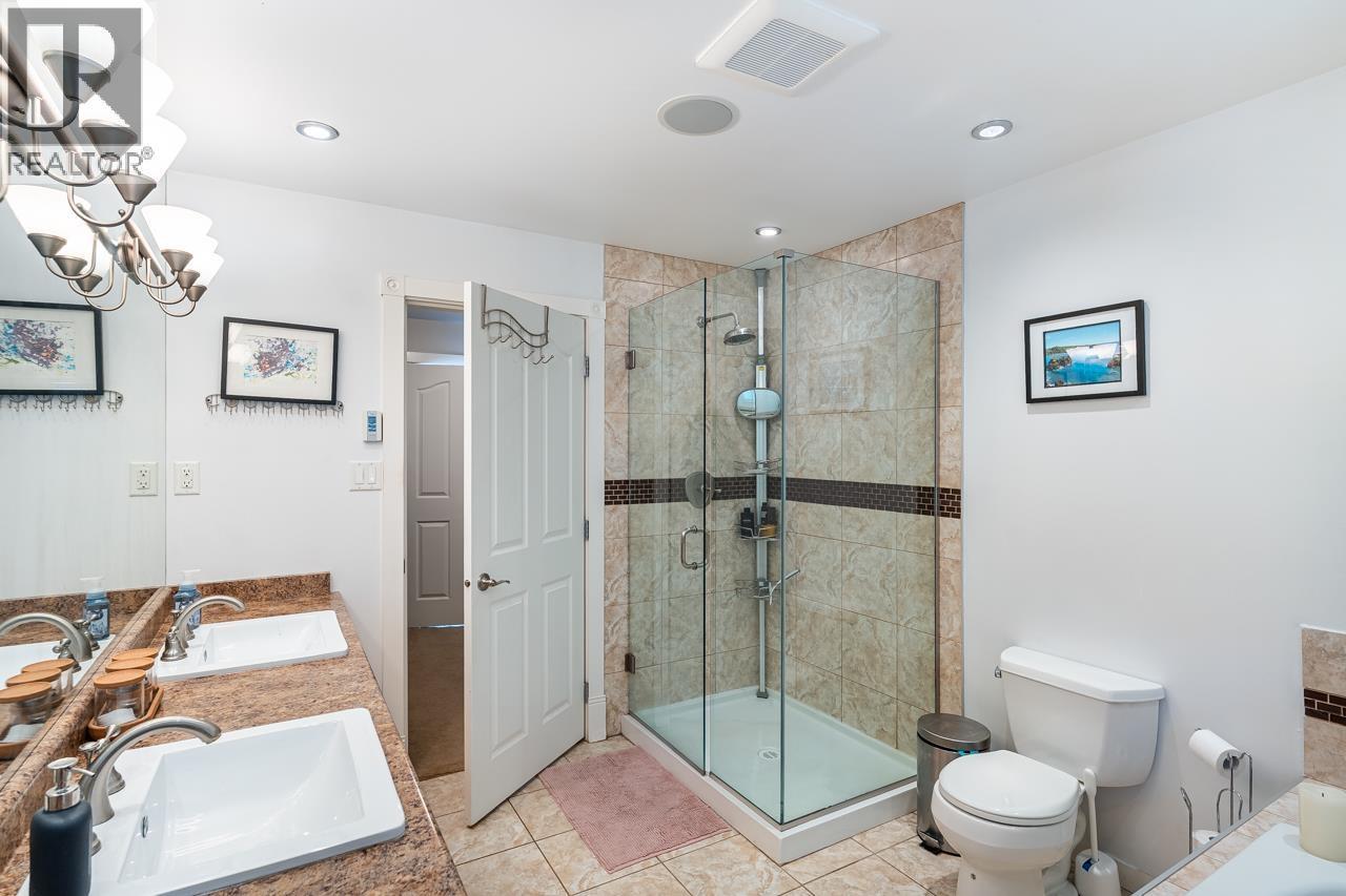 2419 Oranda Avenue, Coquitlam, BC - Indoor Photo Showing Bathroom