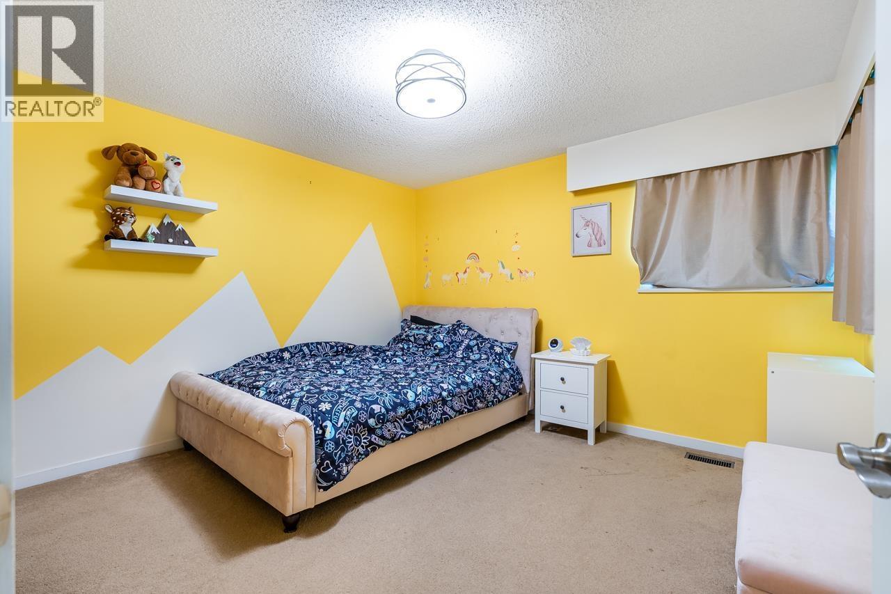 2419 Oranda Avenue, Coquitlam, BC - Indoor Photo Showing Bedroom