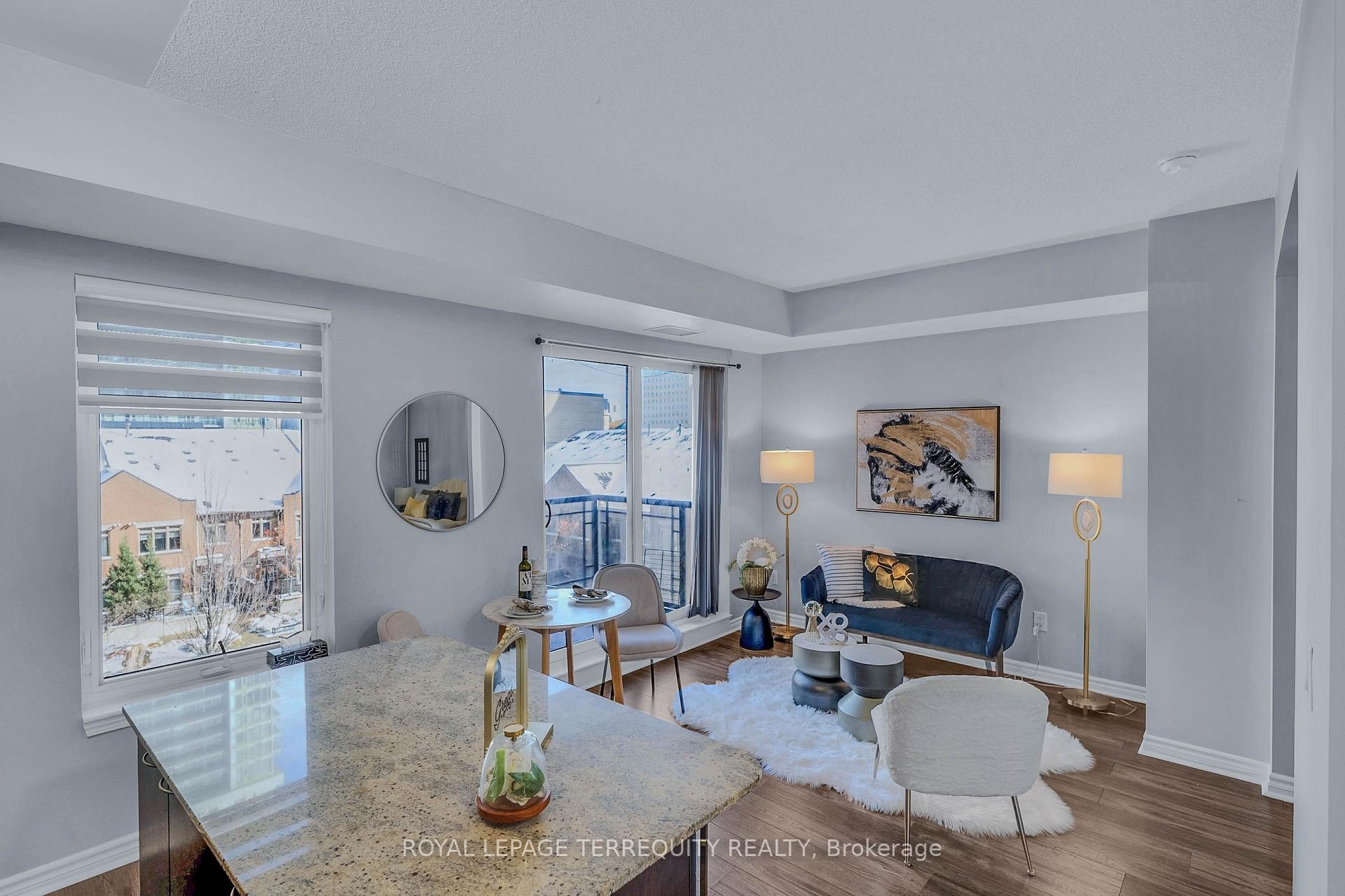 406-385 Prince Of Wales Drive, Mississauga, ON - Indoor Photo Showing Living Room