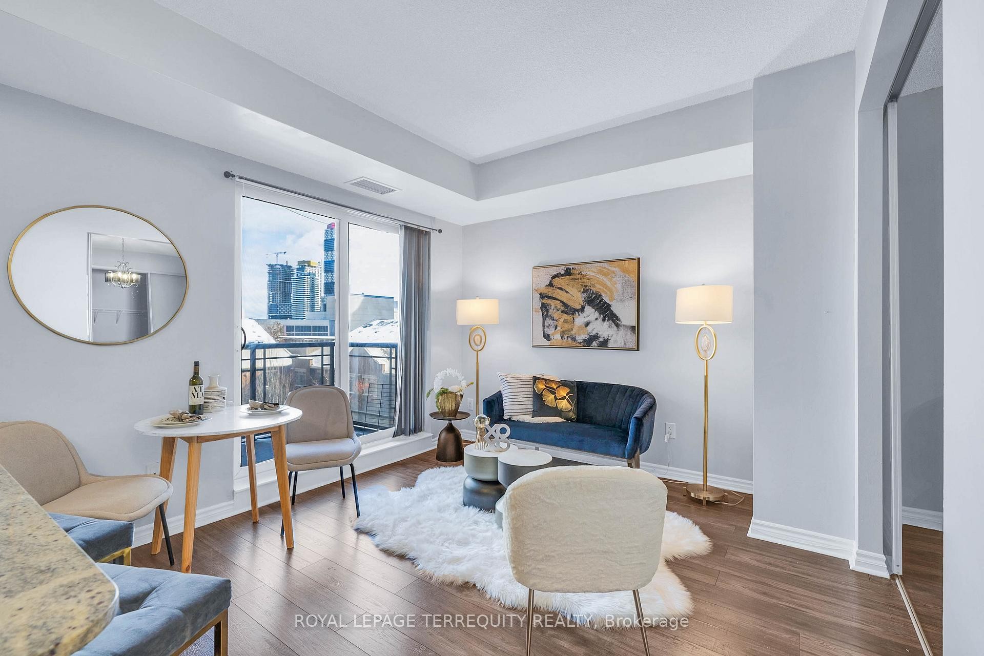 406-385 Prince Of Wales Drive, Mississauga, ON - Indoor Photo Showing Living Room