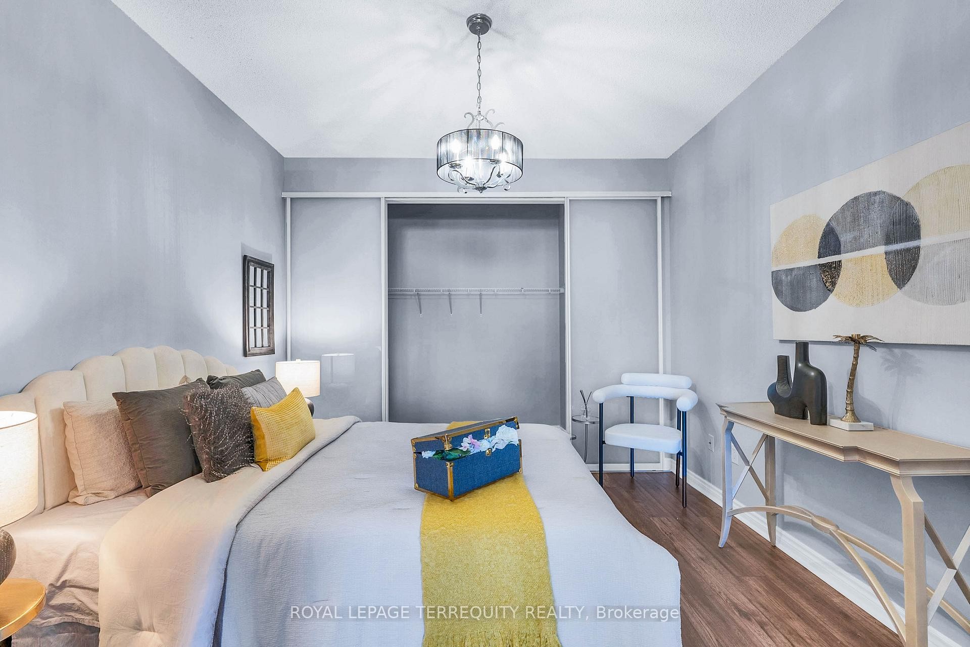 406-385 Prince Of Wales Drive, Mississauga, ON - Indoor Photo Showing Bedroom