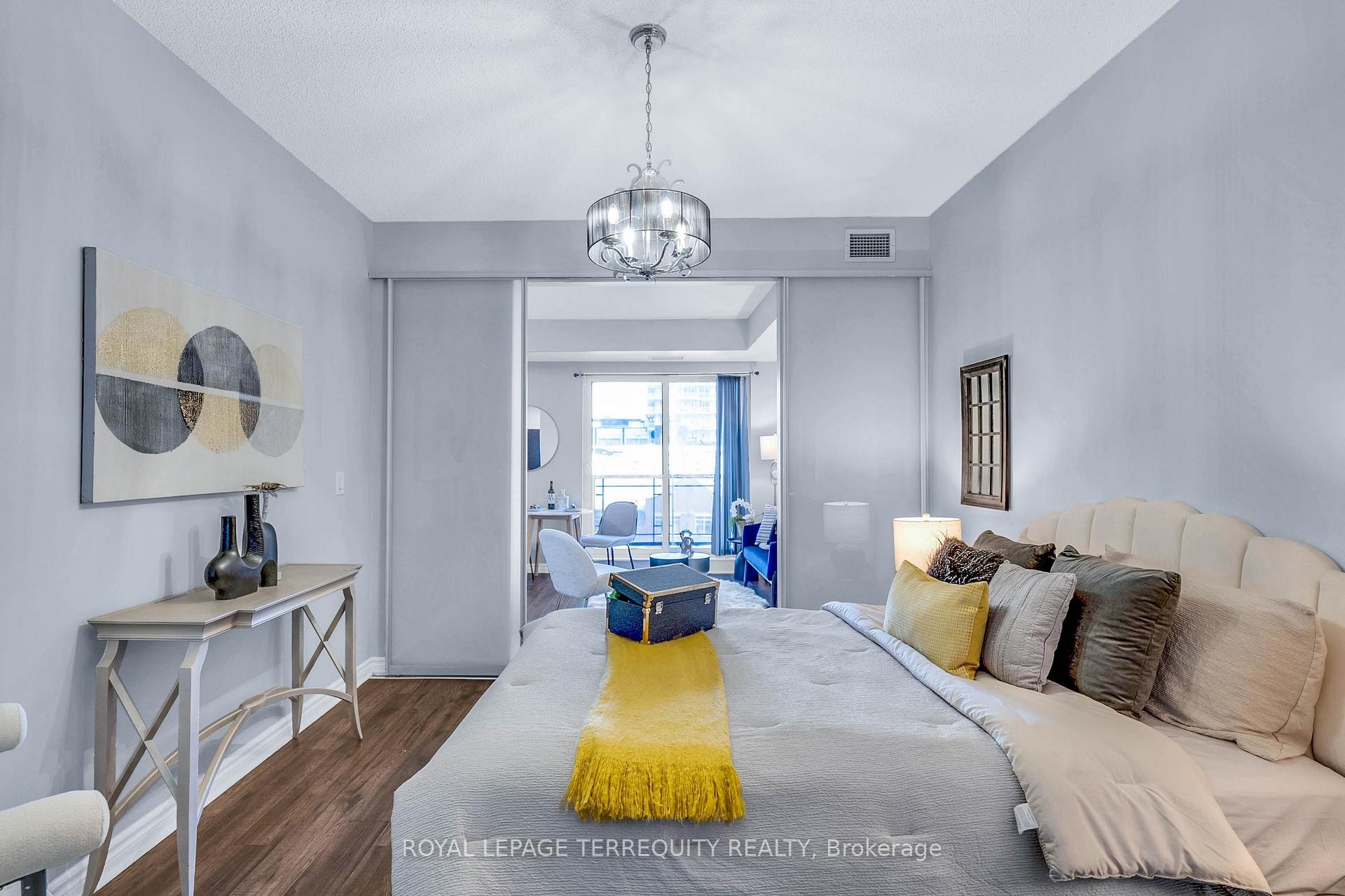 406-385 Prince Of Wales Drive, Mississauga, ON - Indoor Photo Showing Bedroom