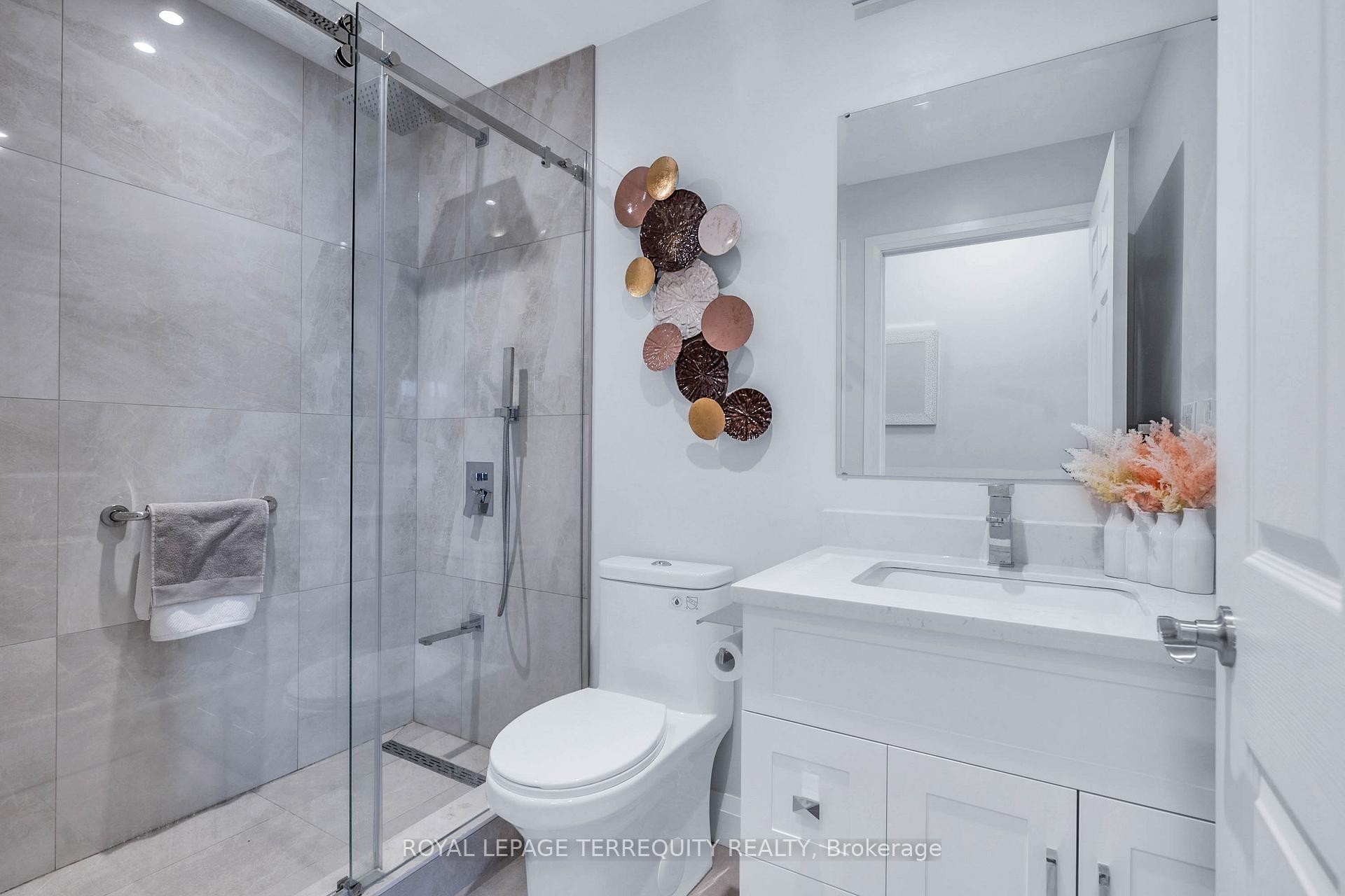 406-385 Prince Of Wales Drive, Mississauga, ON - Indoor Photo Showing Bathroom