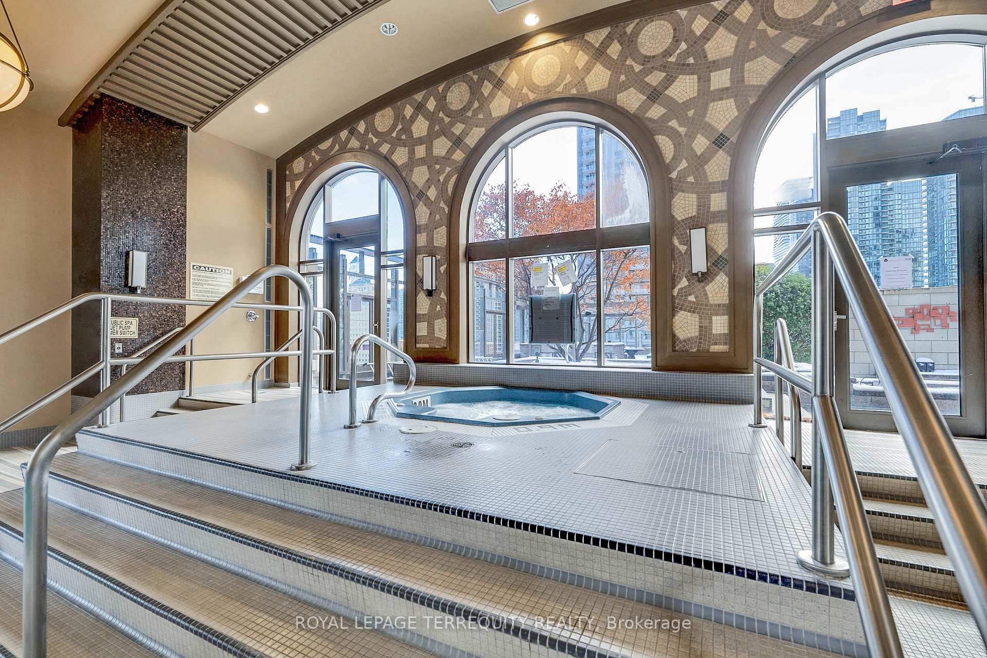 406-385 Prince Of Wales Drive, Mississauga, ON - Indoor Photo Showing Other Room