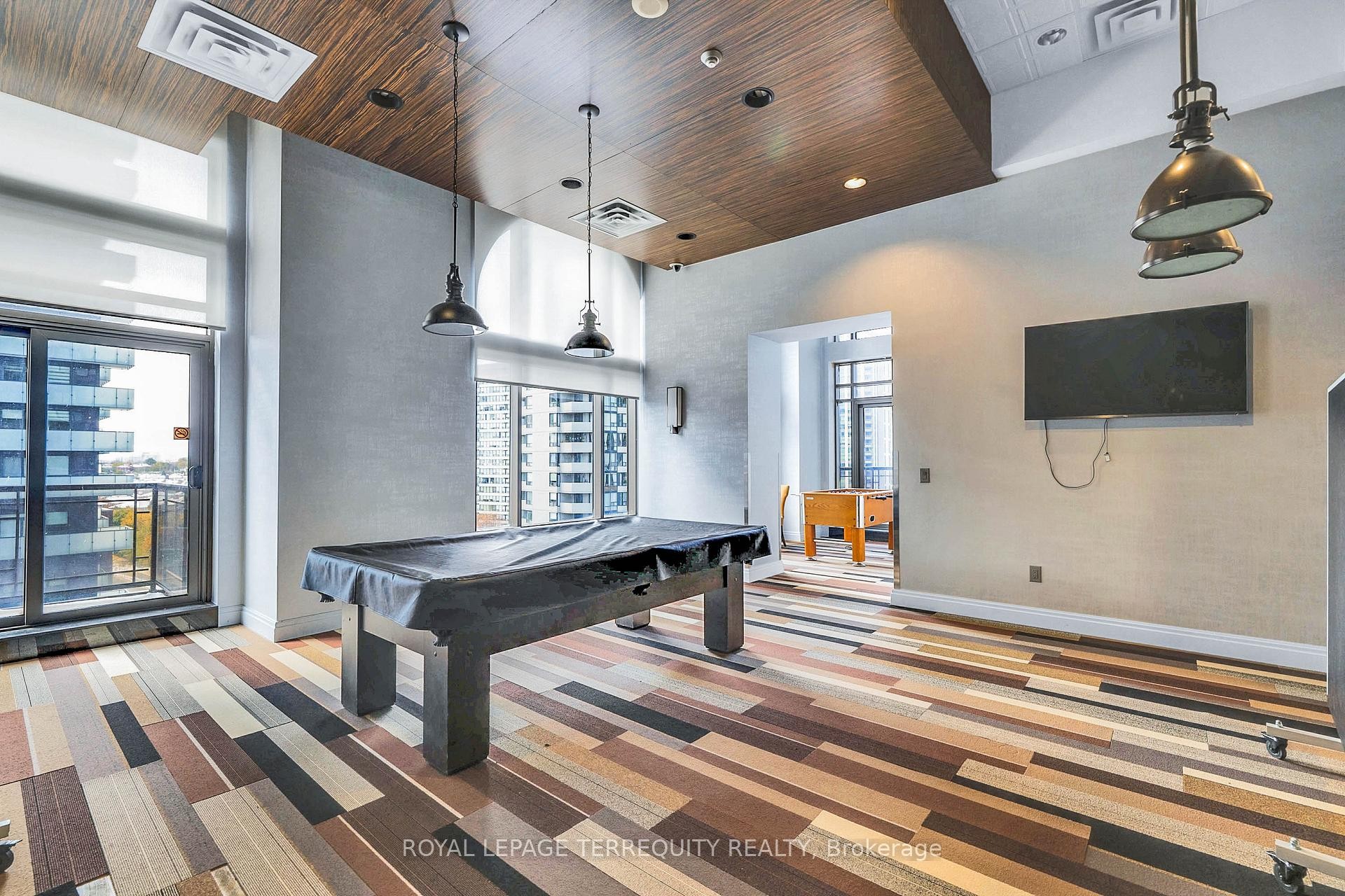 406-385 Prince Of Wales Drive, Mississauga, ON - Indoor Photo Showing Other Room