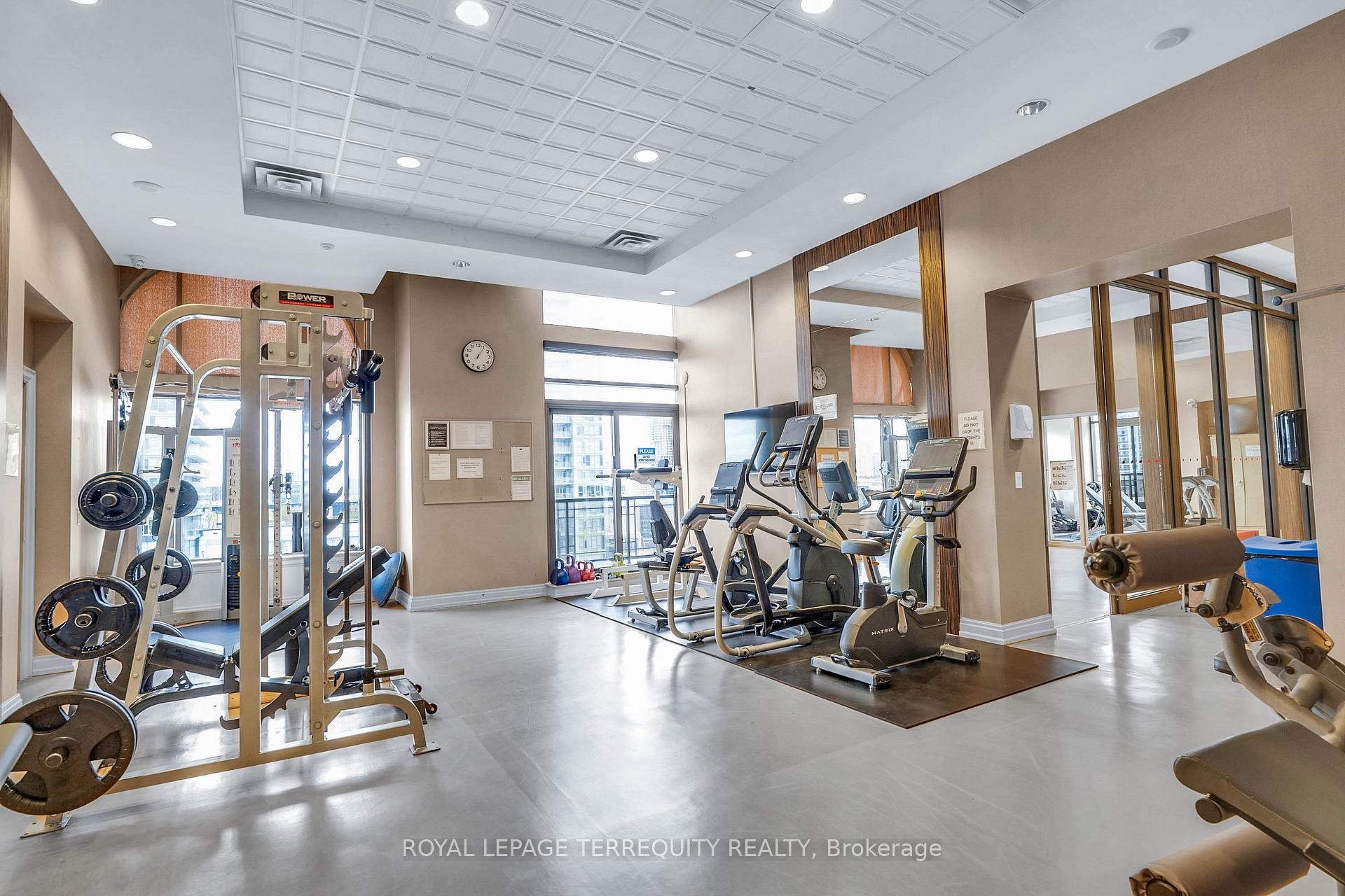 406-385 Prince Of Wales Drive, Mississauga, ON - Indoor Photo Showing Gym Room