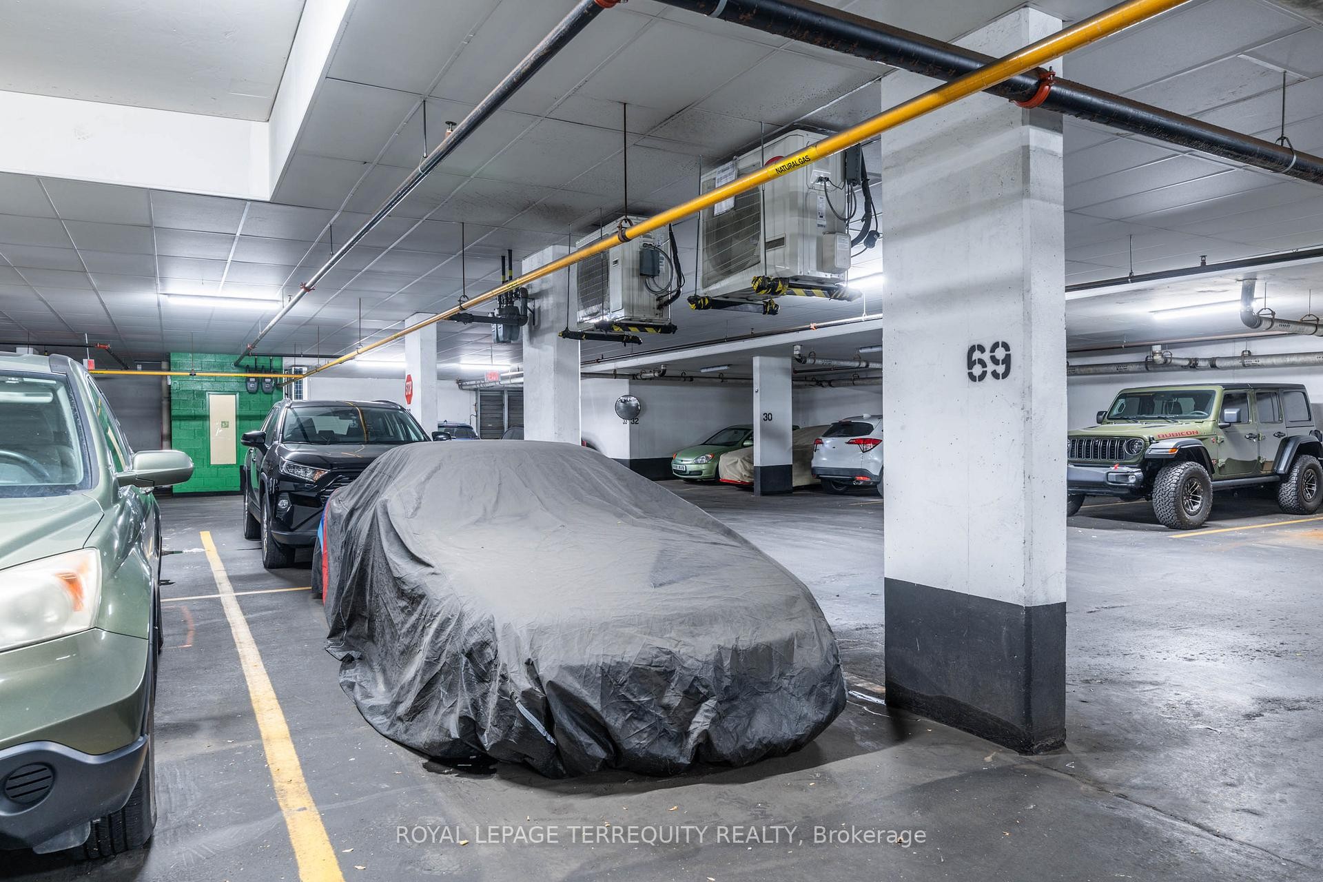 406-385 Prince Of Wales Drive, Mississauga, ON - Indoor Photo Showing Garage