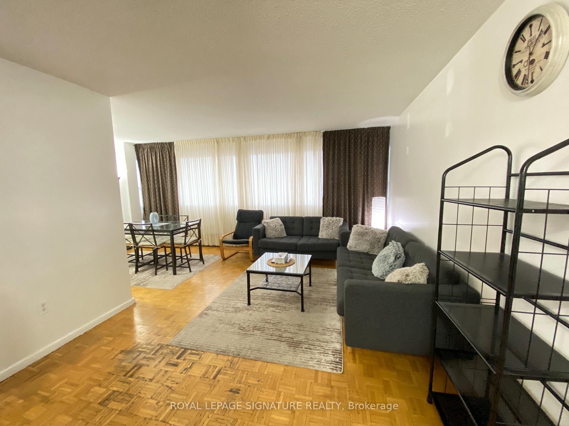 912-100 Leeward Glenway N/A, Toronto, ON - Indoor Photo Showing Living Room