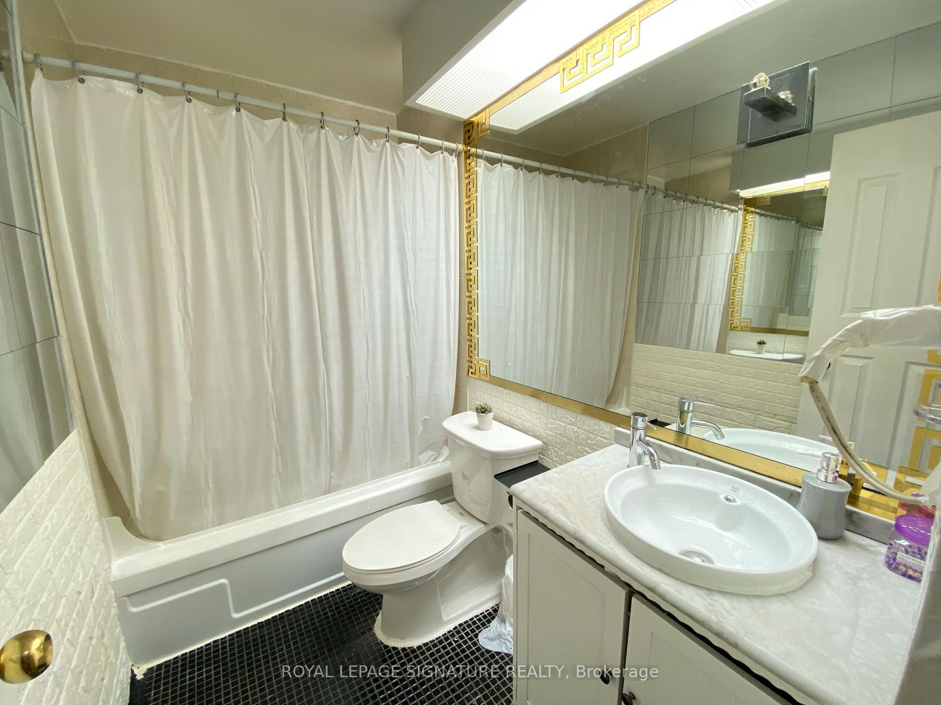 912-100 Leeward Glenway N/A, Toronto, ON - Indoor Photo Showing Bathroom