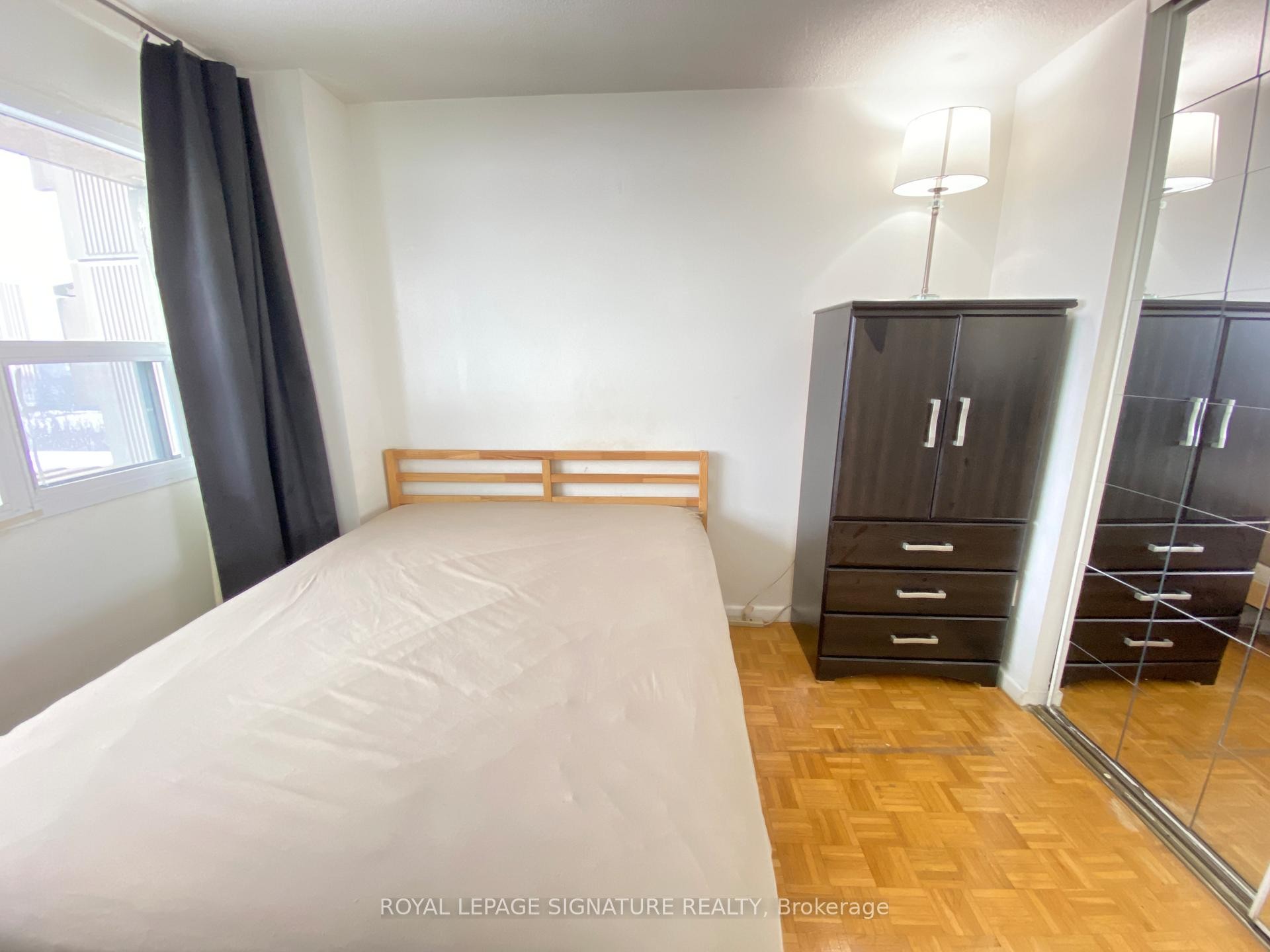 912-100 Leeward Glenway N/A, Toronto, ON - Indoor Photo Showing Bedroom