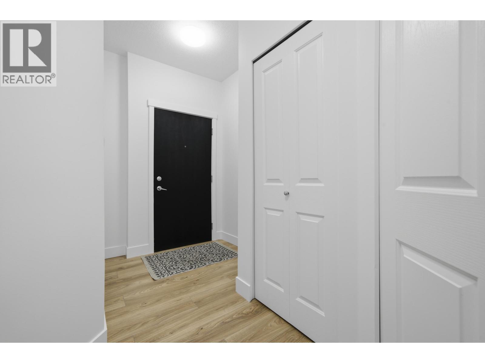 114 3178 Dayanee Springs Boulevard, Coquitlam, BC - Indoor Photo Showing Other Room