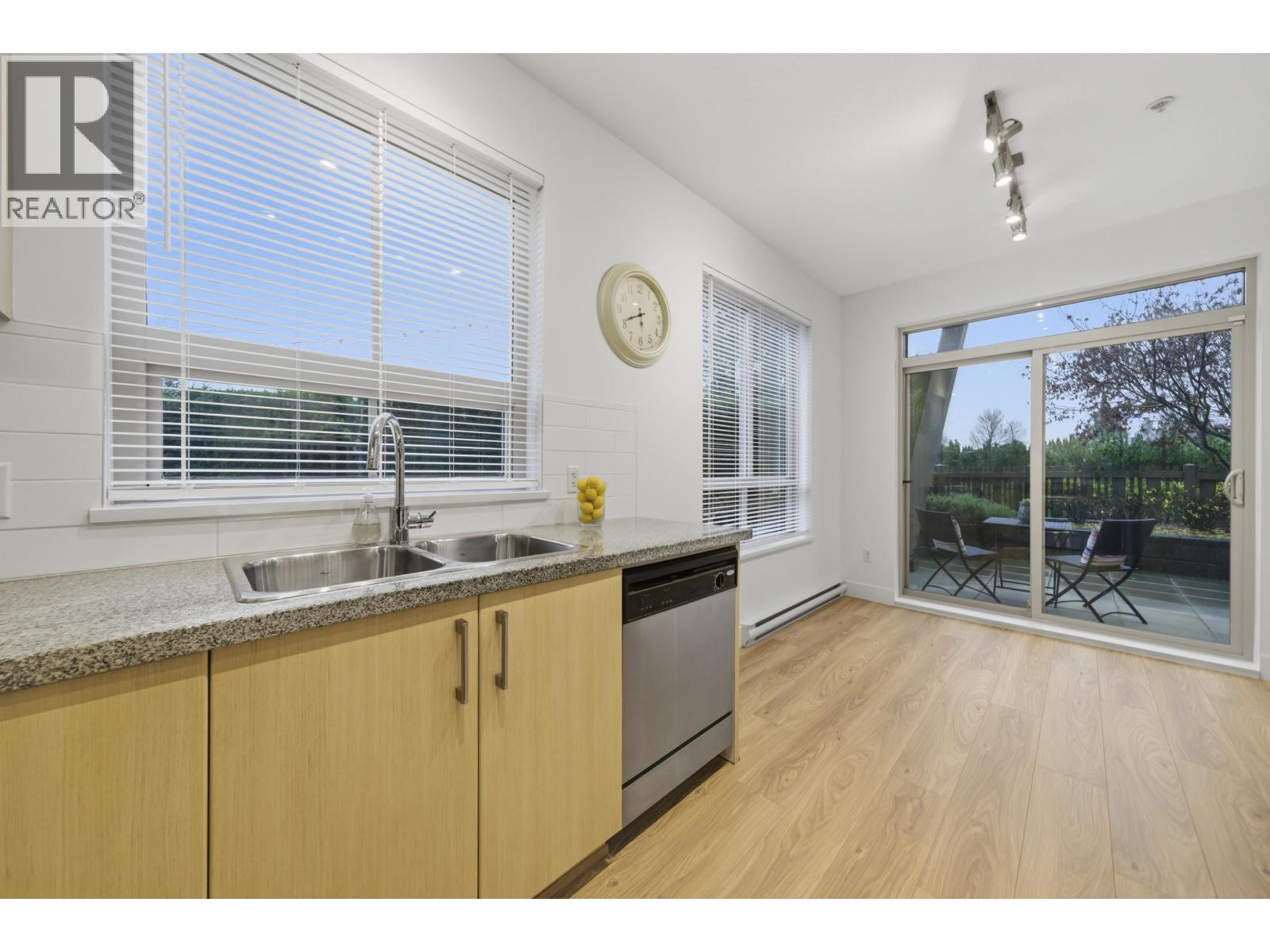 114 3178 Dayanee Springs Boulevard, Coquitlam, BC - Indoor Photo Showing Kitchen With Double Sink