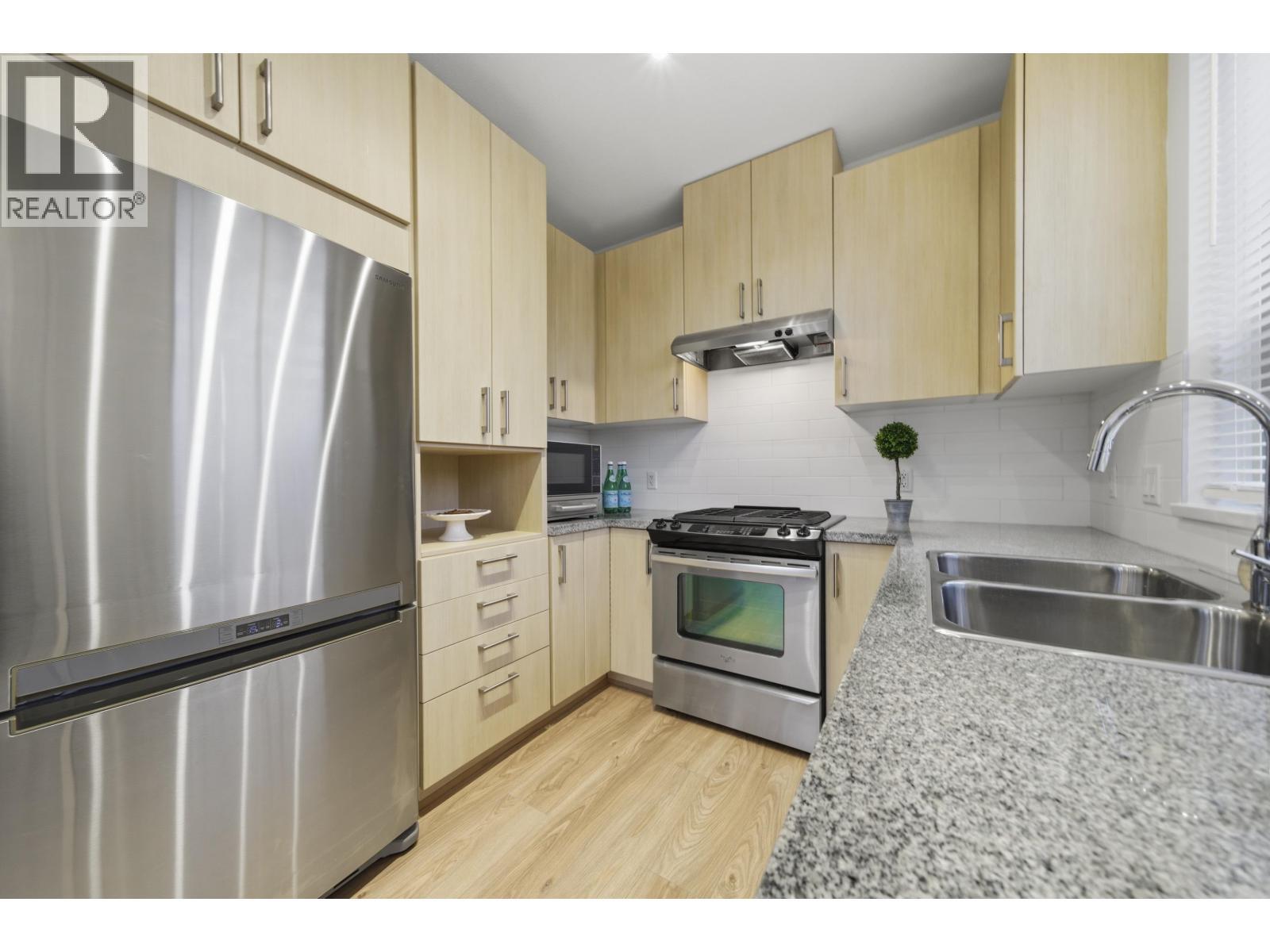 114 3178 Dayanee Springs Boulevard, Coquitlam, BC - Indoor Photo Showing Kitchen With Double Sink