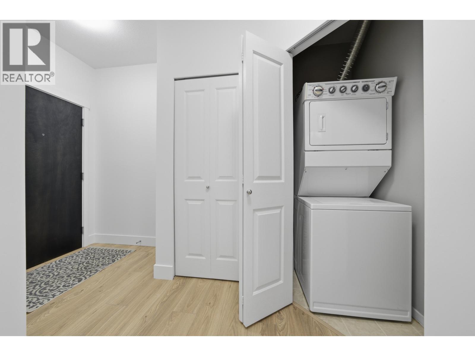 114 3178 Dayanee Springs Boulevard, Coquitlam, BC - Indoor Photo Showing Laundry Room