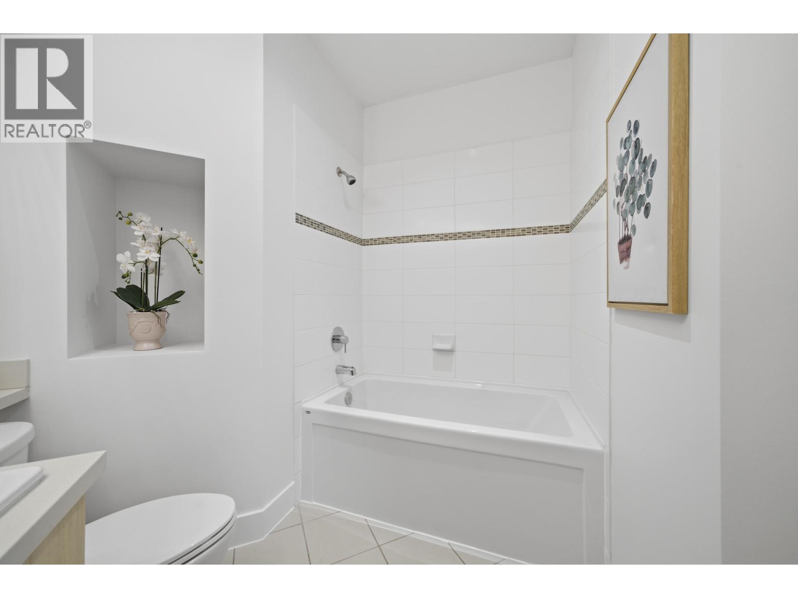 114 3178 Dayanee Springs Boulevard, Coquitlam, BC - Indoor Photo Showing Bathroom