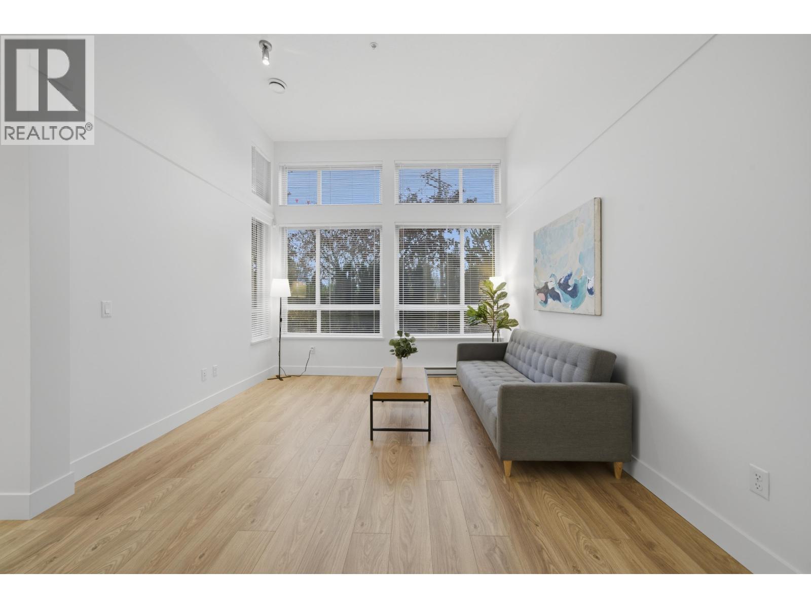 114 3178 Dayanee Springs Boulevard, Coquitlam, BC - Indoor Photo Showing Living Room