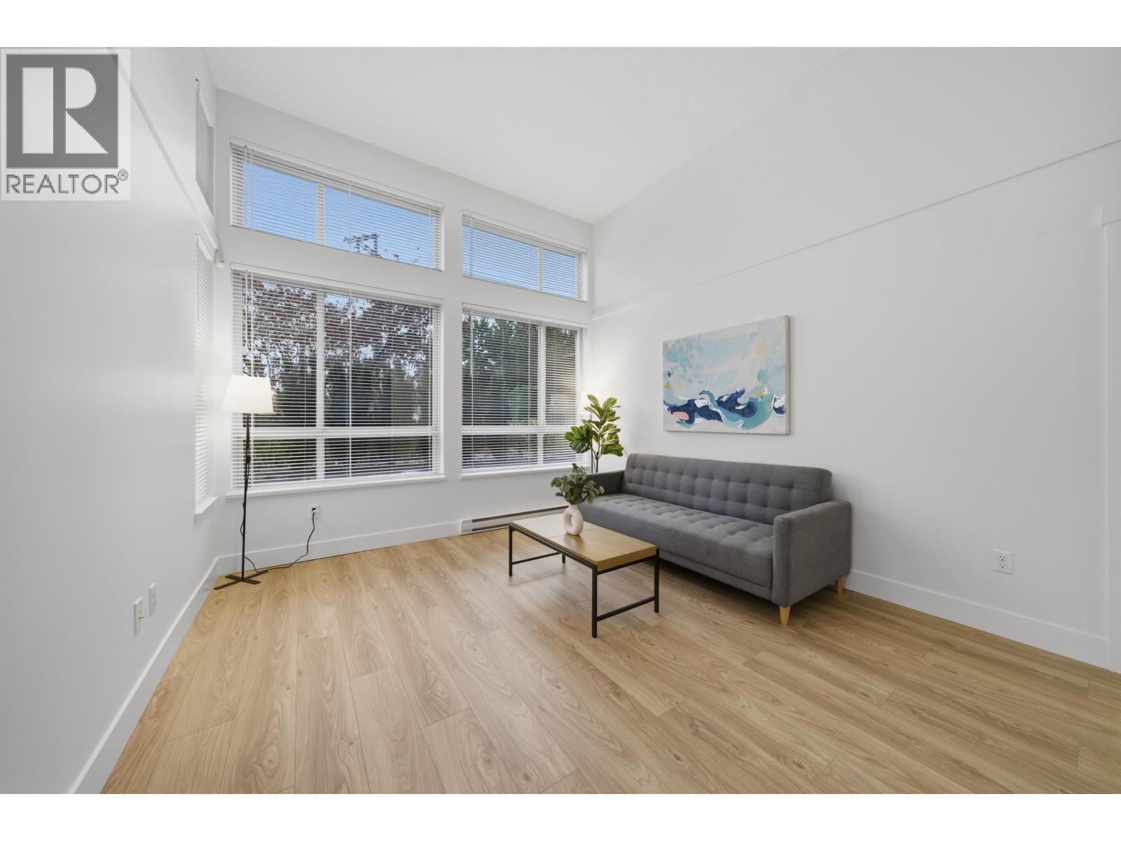 114 3178 Dayanee Springs Boulevard, Coquitlam, BC - Indoor Photo Showing Living Room