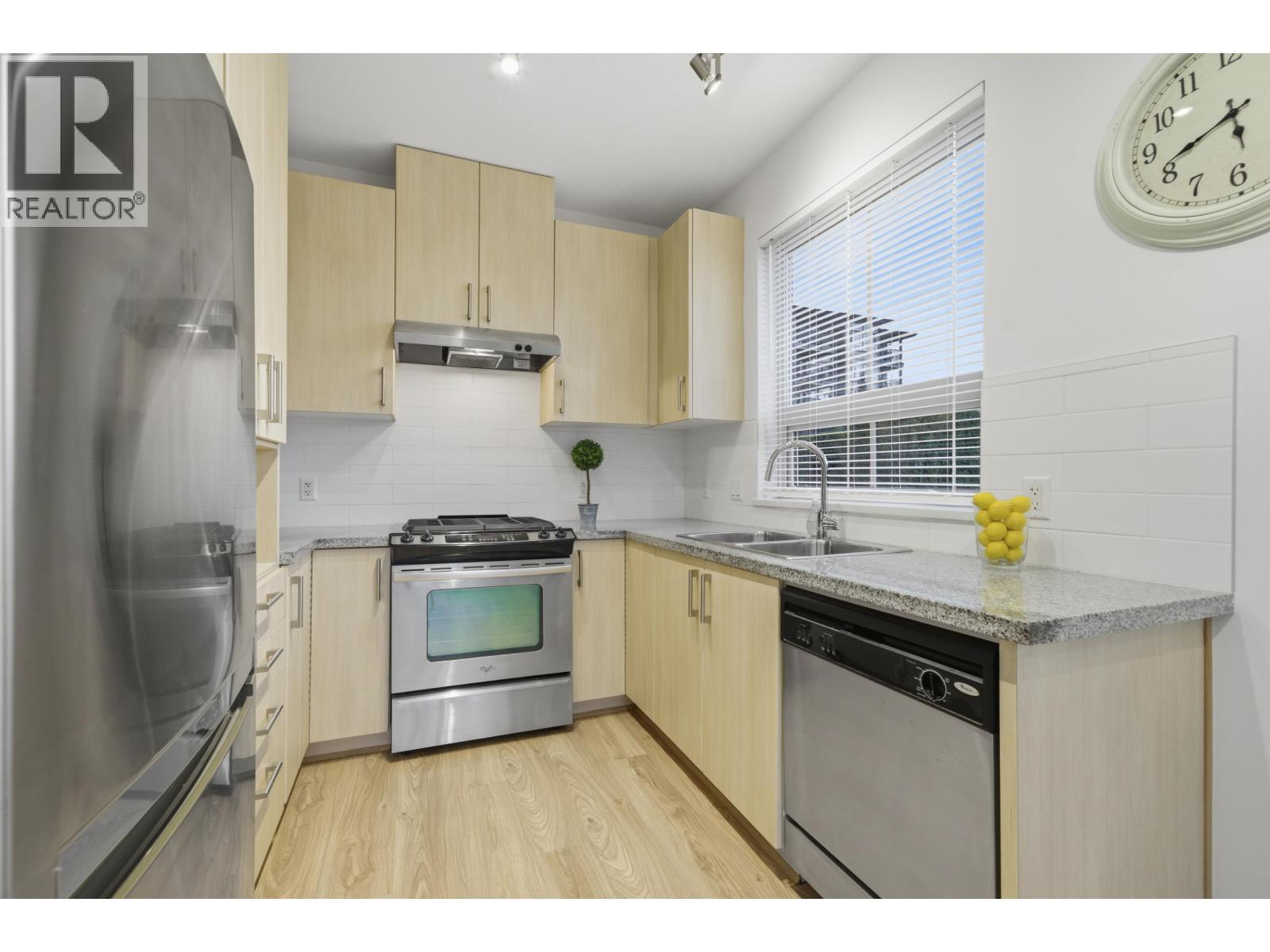 114 3178 Dayanee Springs Boulevard, Coquitlam, BC - Indoor Photo Showing Kitchen With Double Sink