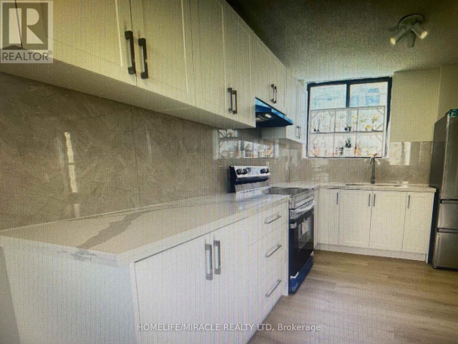 303 - 665 Kennedy Road, Toronto, ON - Indoor Photo Showing Kitchen