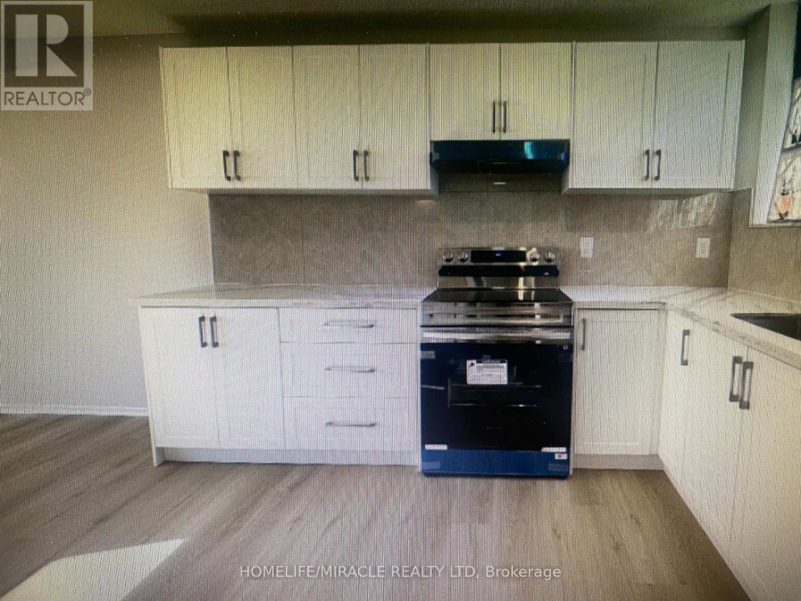 303 - 665 Kennedy Road, Toronto, ON - Indoor Photo Showing Kitchen