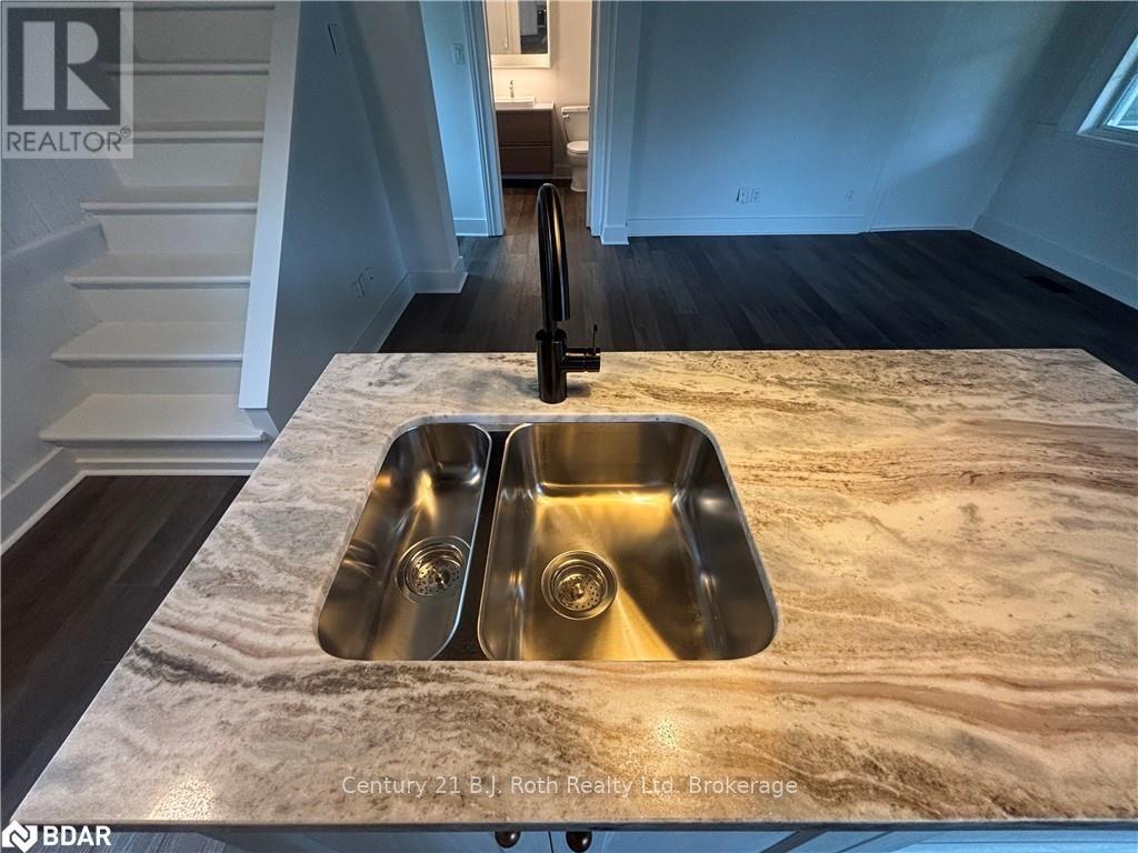 287 Barrie Street, Essa, ON - Indoor Photo Showing Kitchen