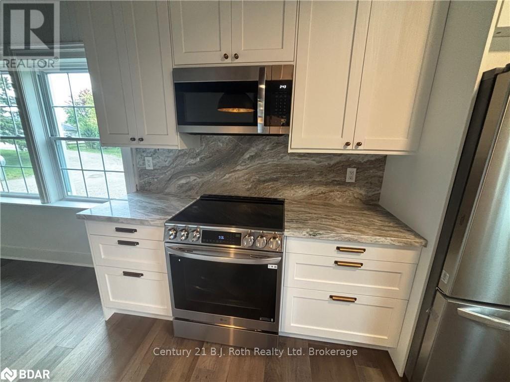 287 Barrie Street, Essa, ON - Indoor Photo Showing Kitchen