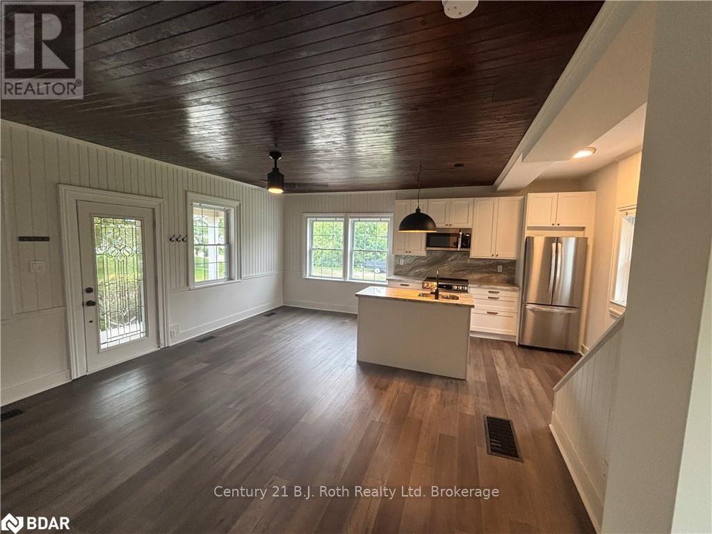 287 Barrie Street, Essa, ON - Indoor Photo Showing Kitchen