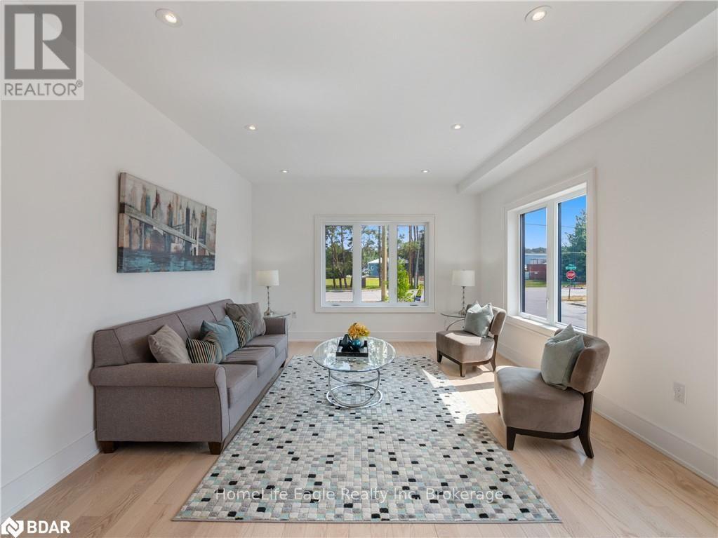 1242 Killarney Beach Road, Innisfil, ON - Indoor Photo Showing Living Room