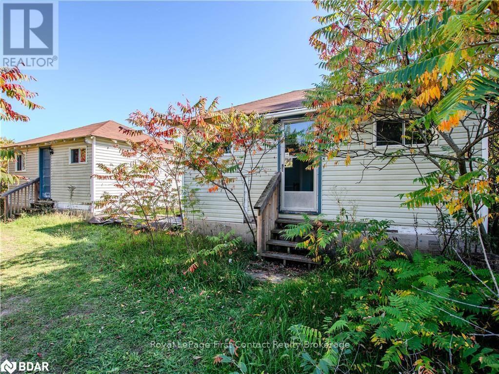 2041 Flos Rd Four Road W, Springwater, ON - Outdoor