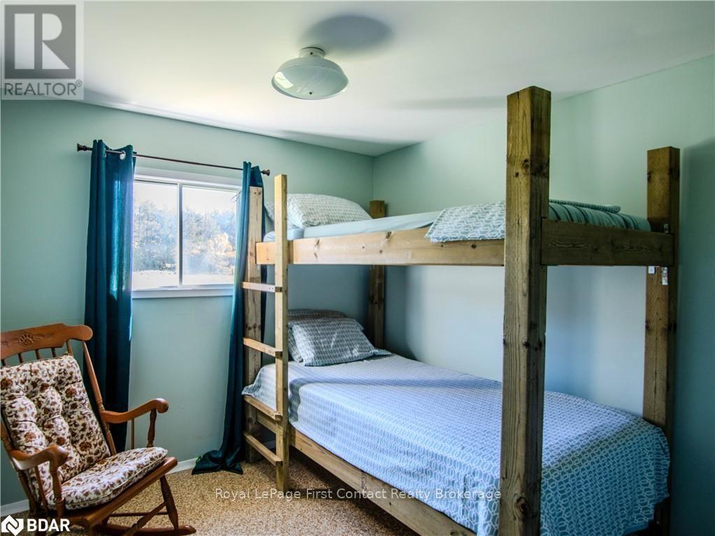 2041 Flos Rd Four Road W, Springwater, ON - Indoor Photo Showing Bedroom