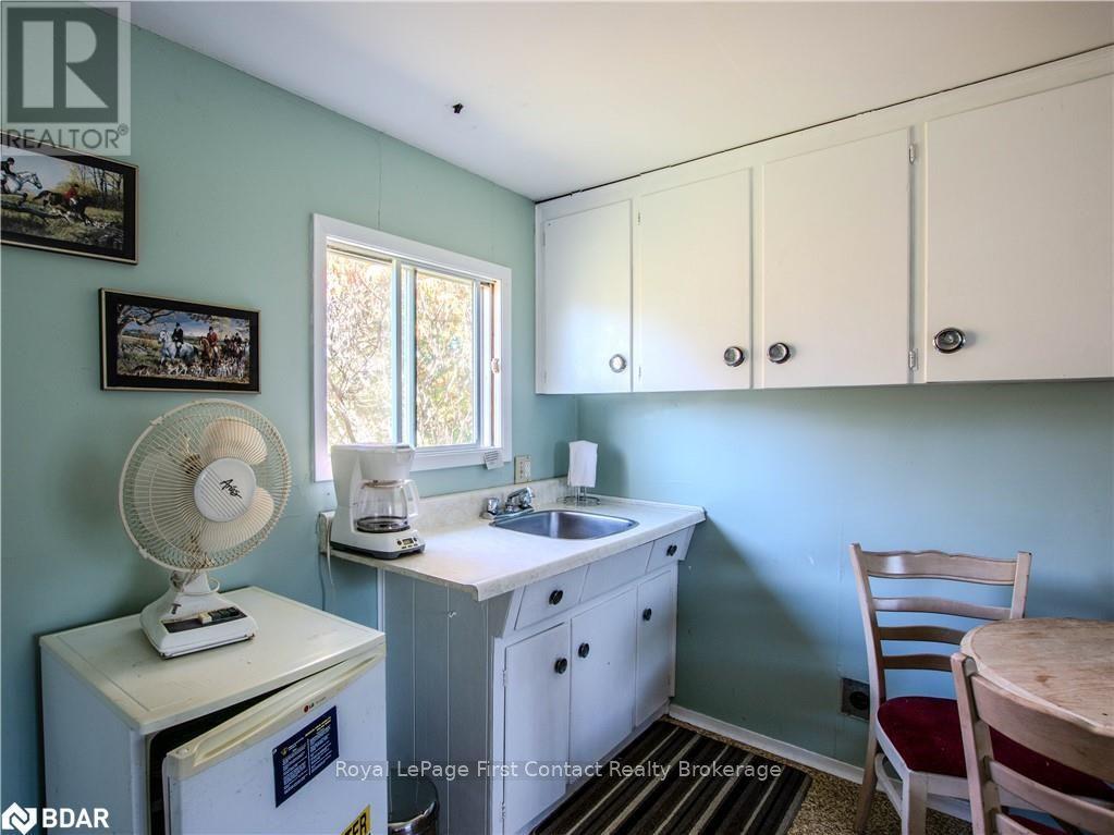 2041 Flos Rd Four Road W, Springwater, ON - Indoor Photo Showing Other Room