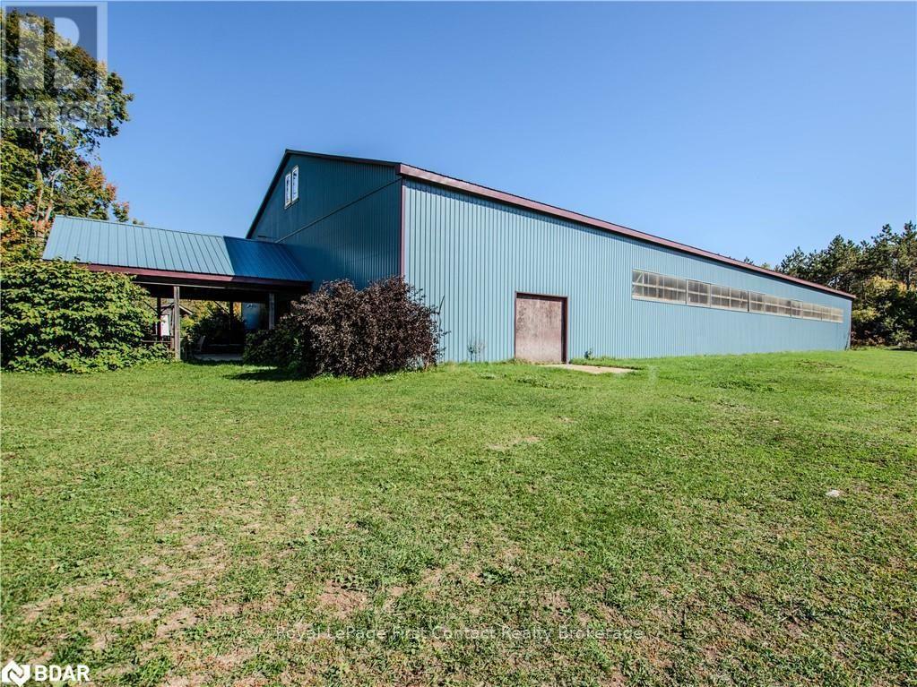 2041 Flos Rd Four Road W, Springwater, ON - Outdoor