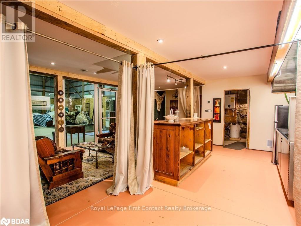 2041 Flos Rd Four Road W, Springwater, ON - Indoor Photo Showing Other Room