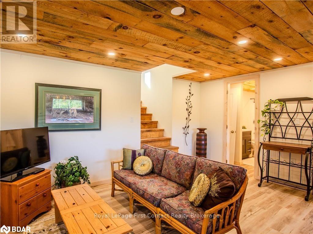 2041 Flos Rd Four Road W, Springwater, ON - Indoor