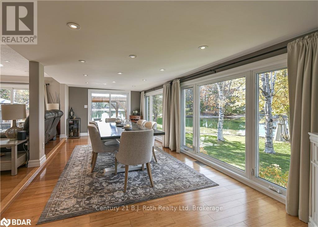 8222 County Rd 169 Road, Severn, ON - Indoor Photo Showing Dining Room