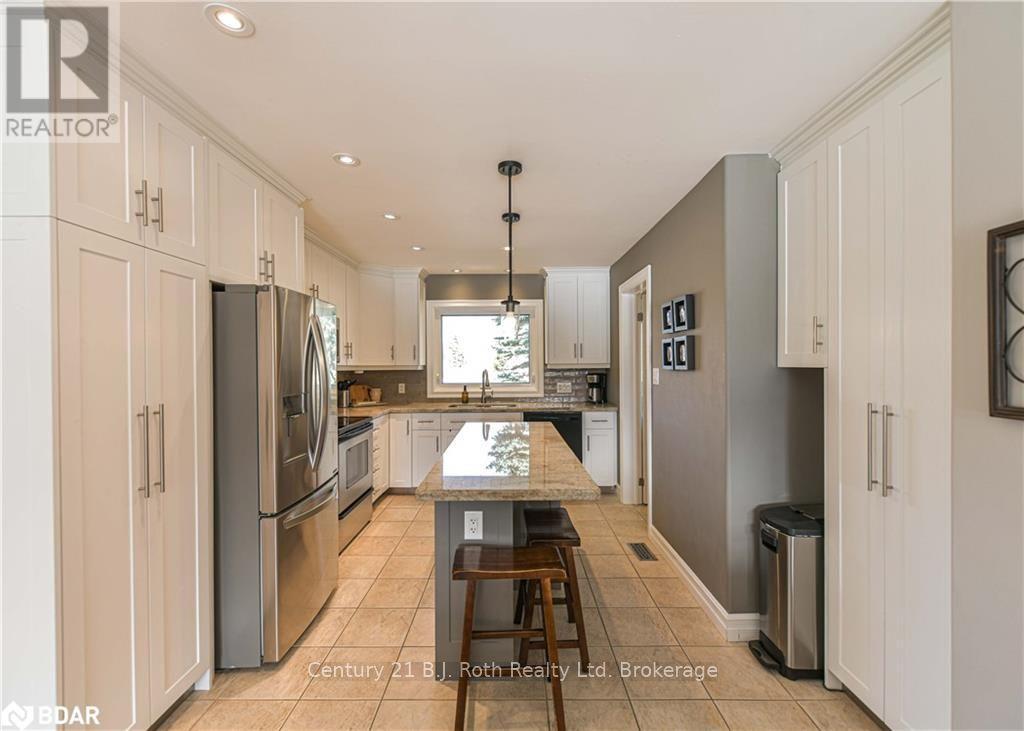 8222 County Rd 169 Road, Severn, ON - Indoor Photo Showing Kitchen