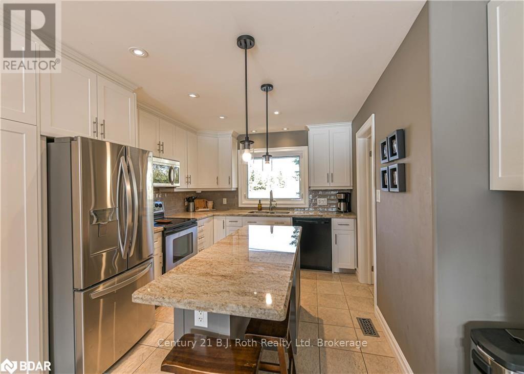 8222 County Rd 169 Road, Severn, ON - Indoor Photo Showing Kitchen