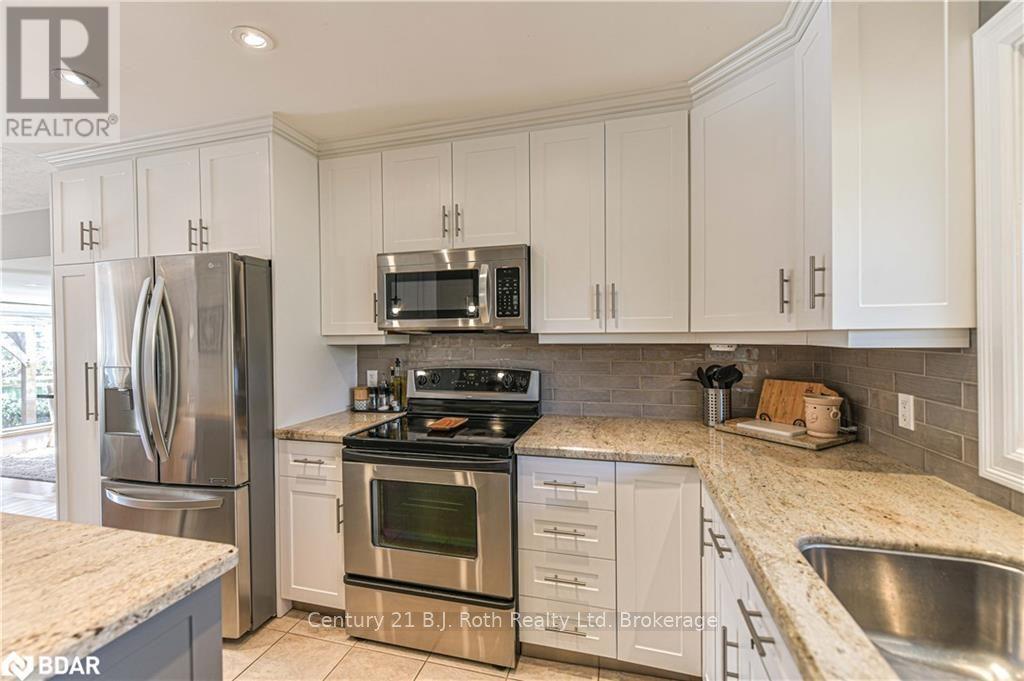 8222 County Rd 169 Road, Severn, ON - Indoor Photo Showing Kitchen