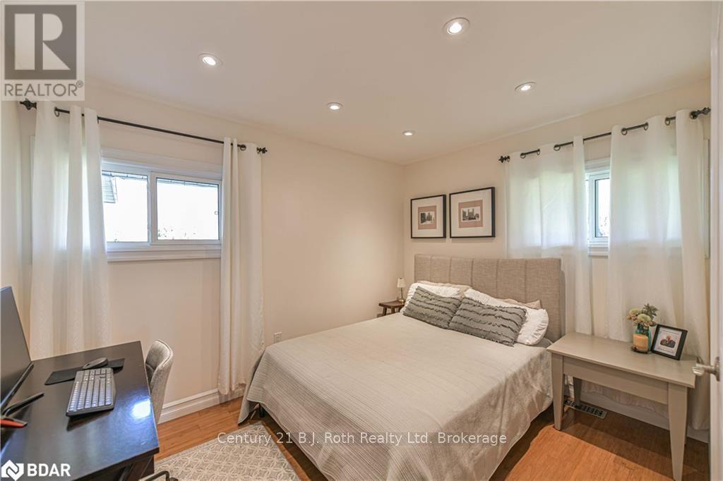 8222 County Rd 169 Road, Severn, ON - Indoor Photo Showing Bedroom