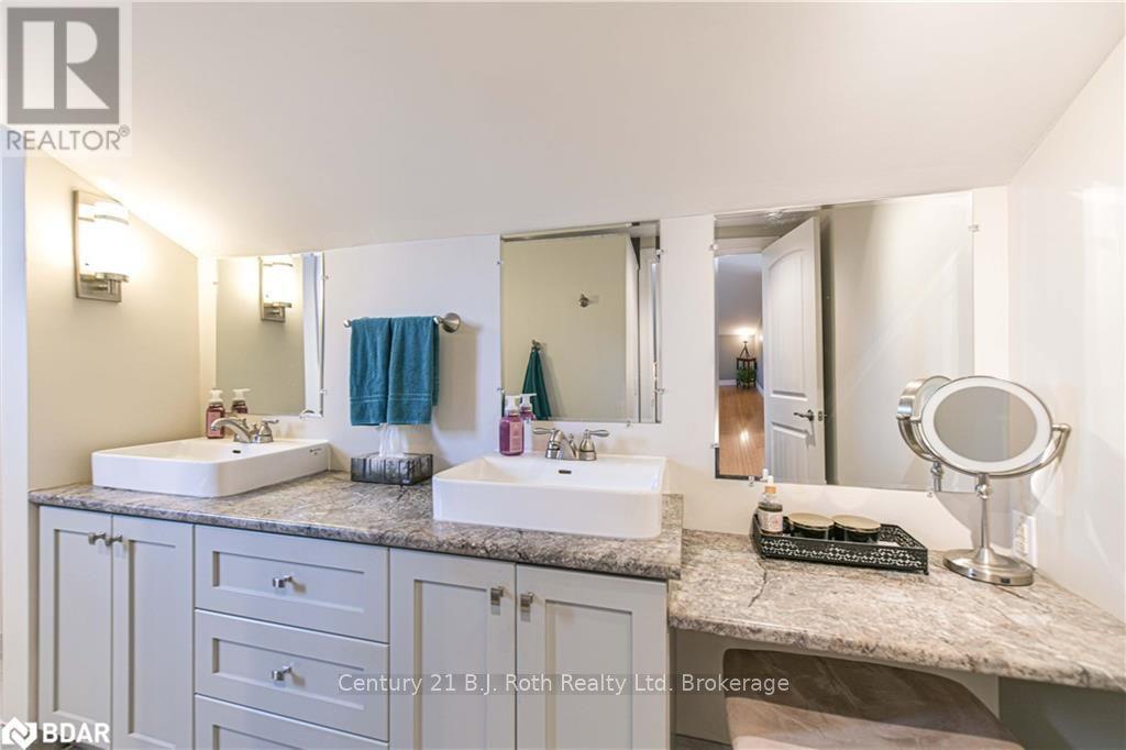 8222 County Rd 169 Road, Severn, ON - Indoor Photo Showing Bathroom