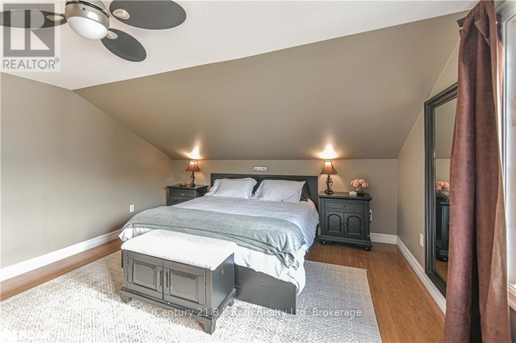 8222 County Rd 169 Road, Severn, ON - Indoor Photo Showing Bedroom