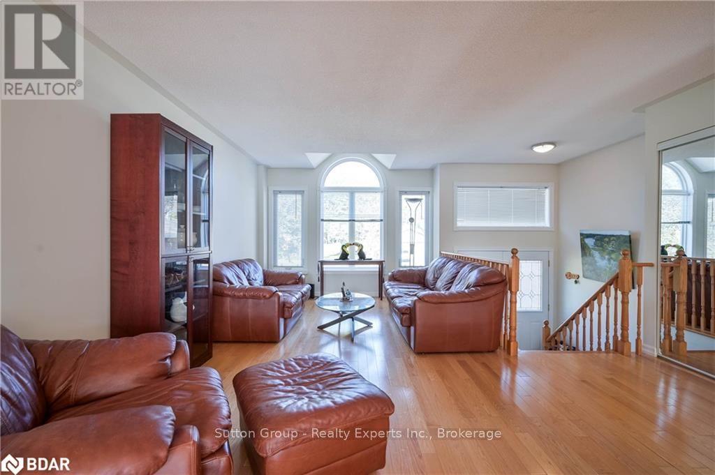 12 Langevin Drive, Wasaga Beach, ON - Indoor Photo Showing Living Room