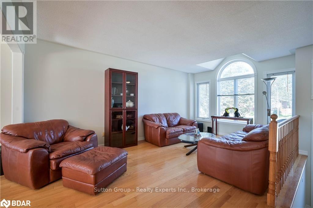 12 Langevin Drive, Wasaga Beach, ON - Indoor Photo Showing Living Room