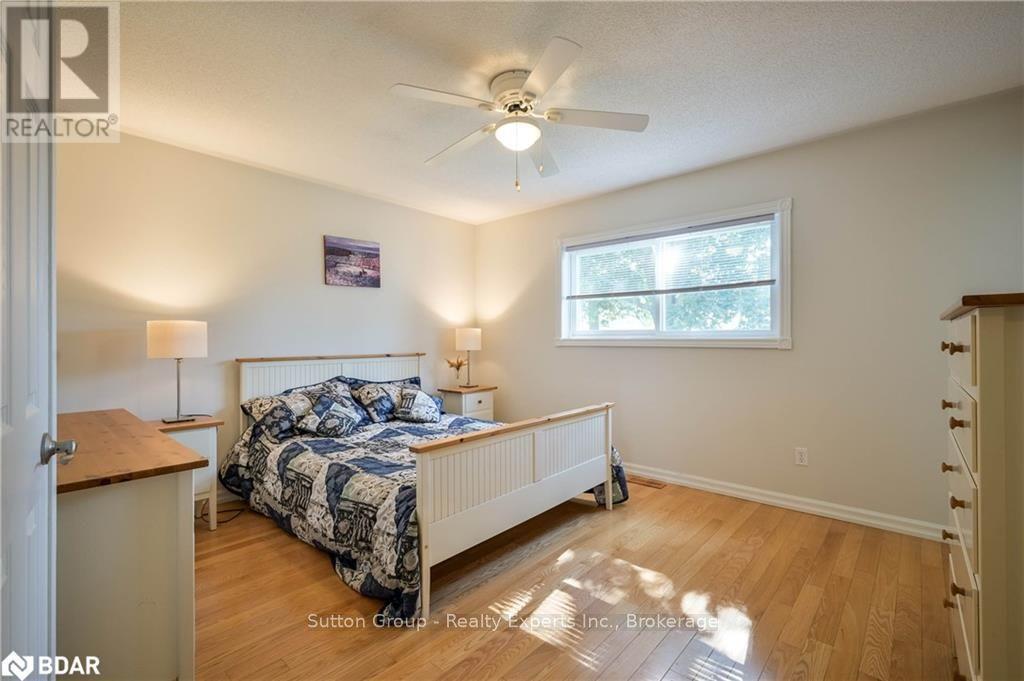 12 Langevin Drive, Wasaga Beach, ON - Indoor Photo Showing Bedroom