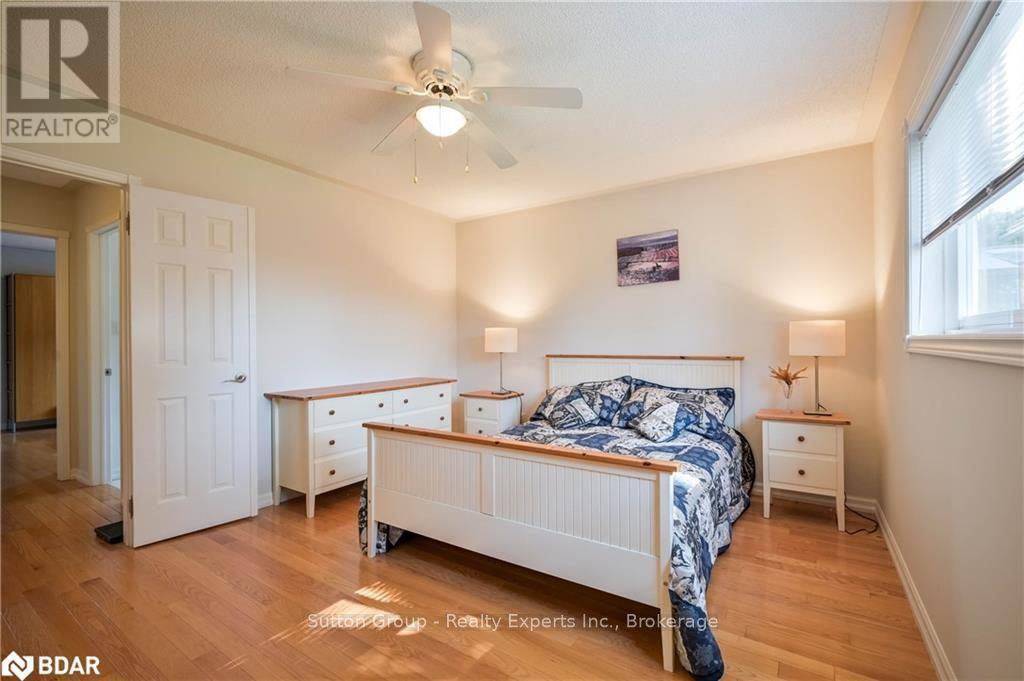 12 Langevin Drive, Wasaga Beach, ON - Indoor Photo Showing Bedroom