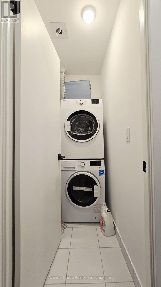 422 - 2489 Taunton Road, Oakville, ON - Indoor Photo Showing Laundry Room