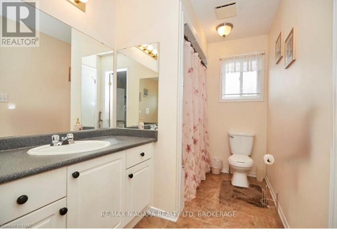 4860 Windgate Drive, Niagara Falls (Ascot), ON - Indoor Photo Showing Bathroom