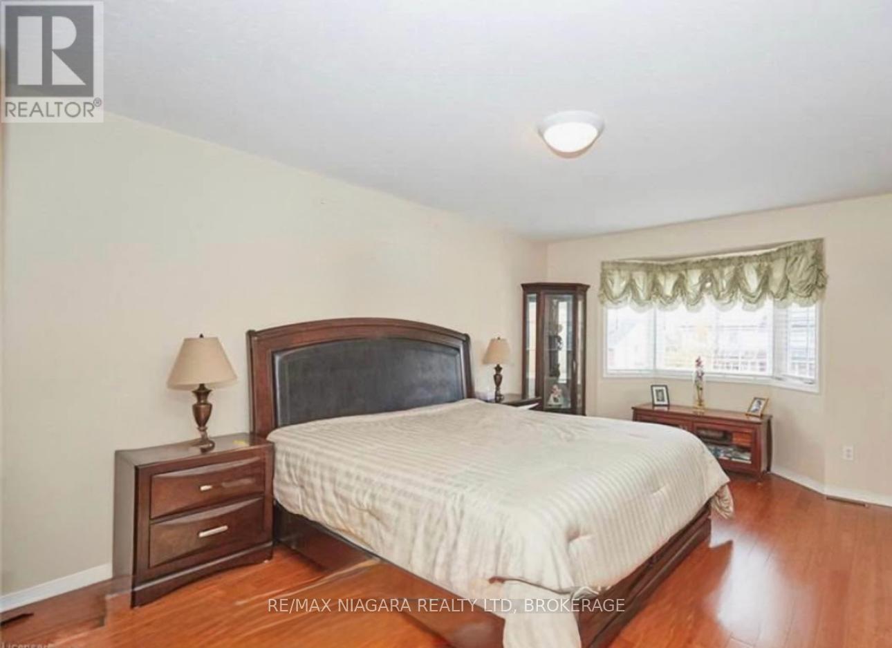 4860 Windgate Drive, Niagara Falls (Ascot), ON - Indoor Photo Showing Bedroom
