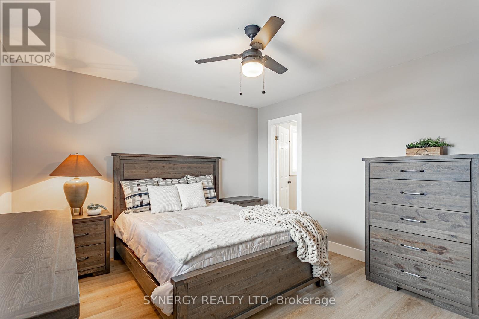 Master Bedroom - 29 Juniper Crescent, Strathroy-Caradoc (Se), ON - Indoor Photo Showing Bedroom