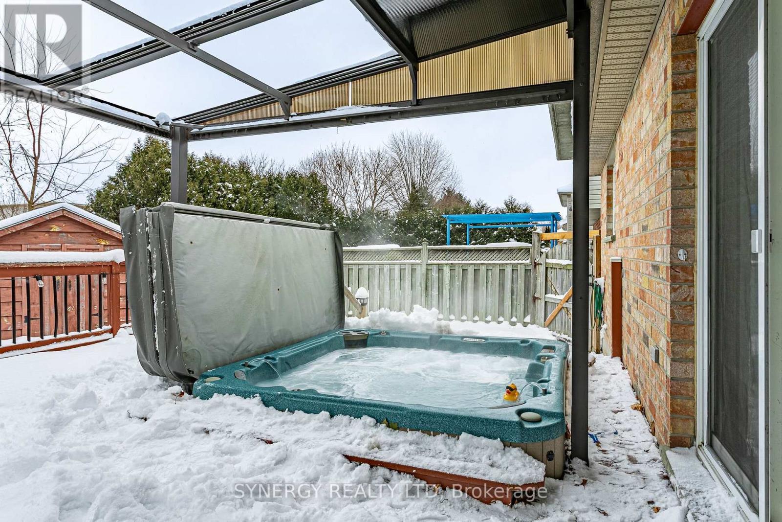 Ahhhh....a Hot tub!!! - 29 Juniper Crescent, Strathroy-Caradoc (Se), ON - Outdoor